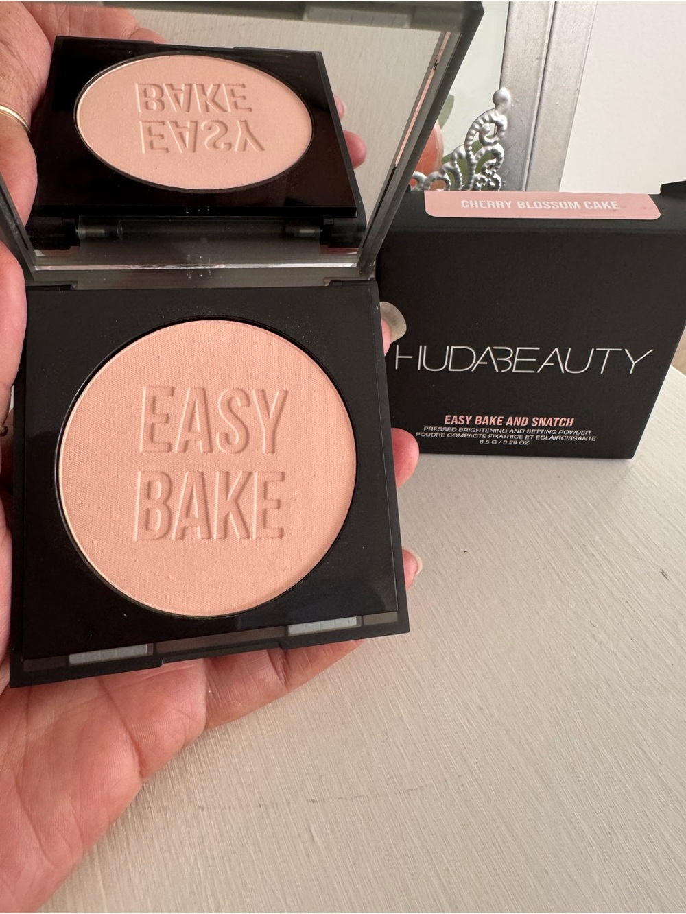 HUDA BEAUTY Easy Bake Pressed Finishing Powder - Cherry Blossom Cake